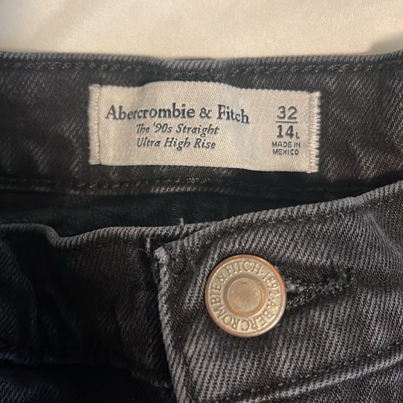 Abercrombie & Fitch High Rise 90s Straight Black Jeans - Picture 2 of 3